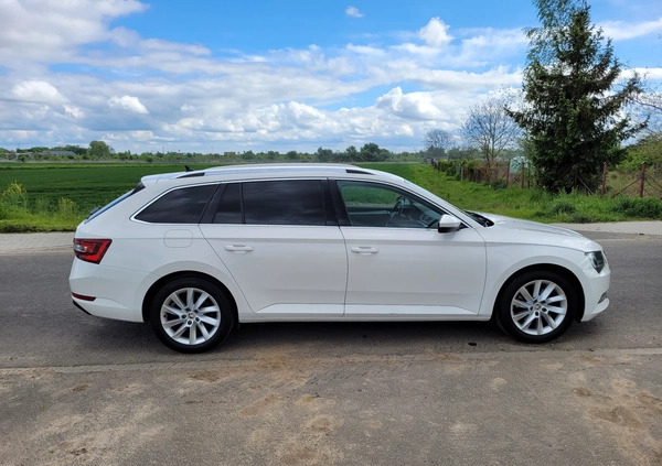 Skoda Superb cena 64900 przebieg: 211880, rok produkcji 2018 z Szczecin małe 301